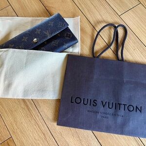 **SOLD** Authentic LV Monogram Tri Fold Wallet, great condition S #T30121